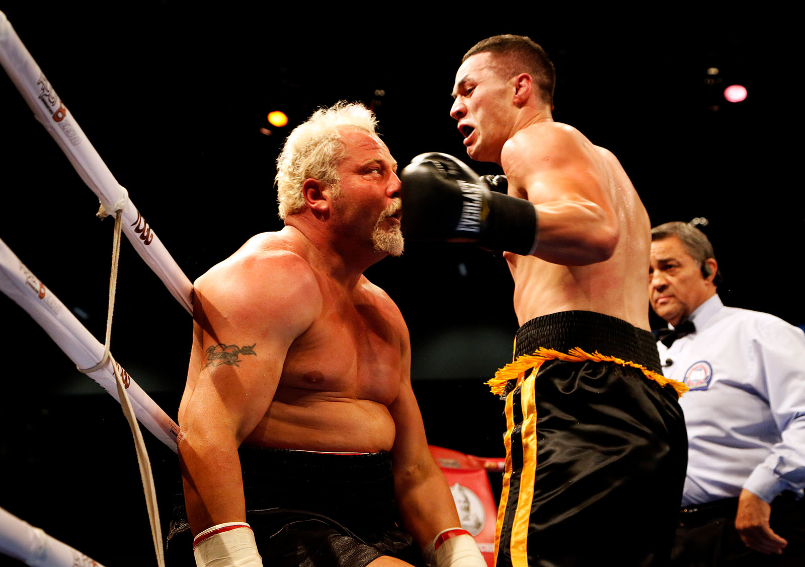 New Zealand boxer Joseph Parker knocking out South African boxer Francois Botha in Auckland